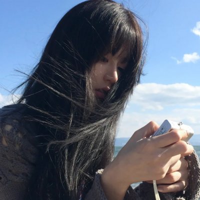 院子里的女人